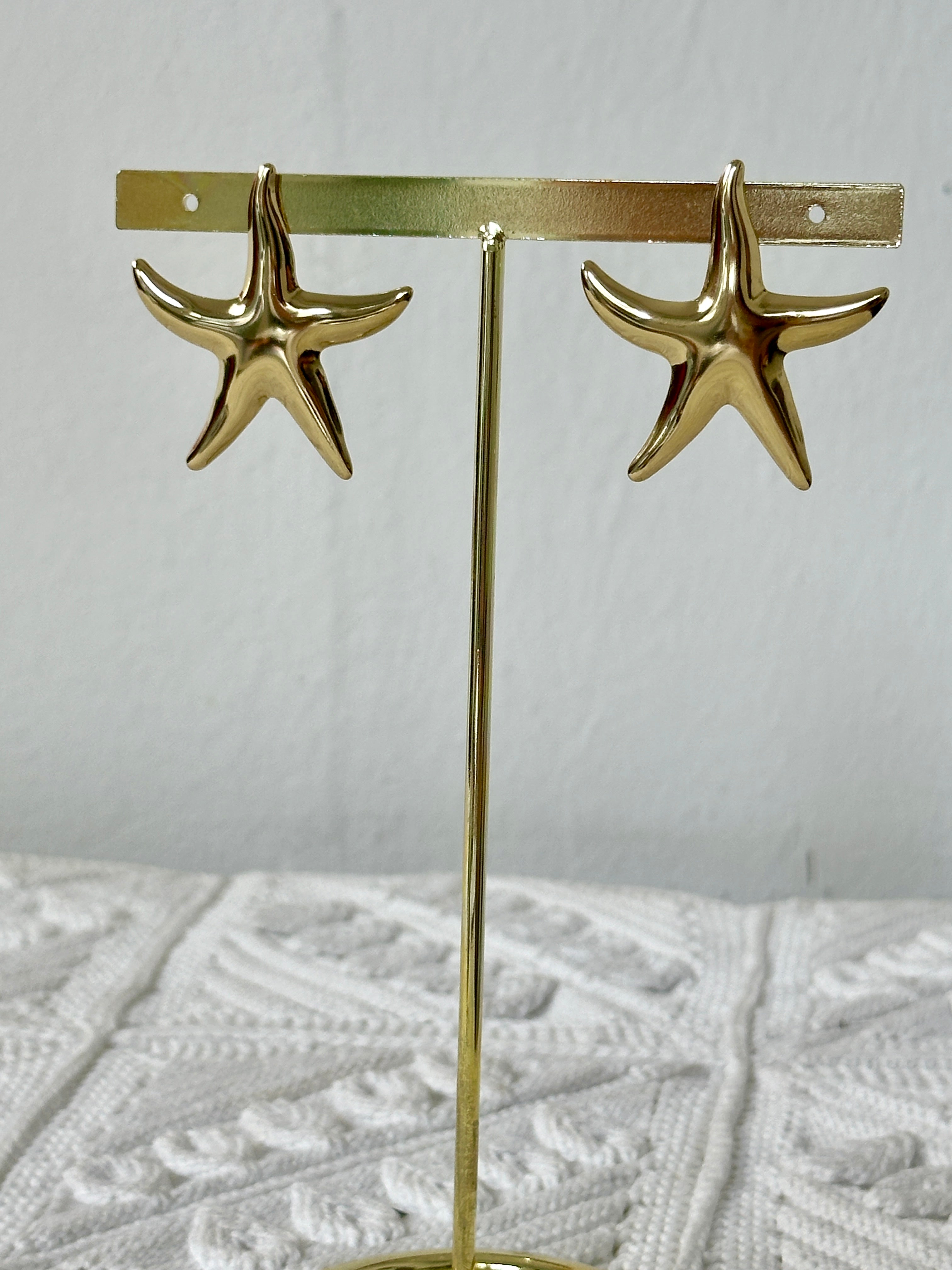 Un pò star un pò fish earrings gold