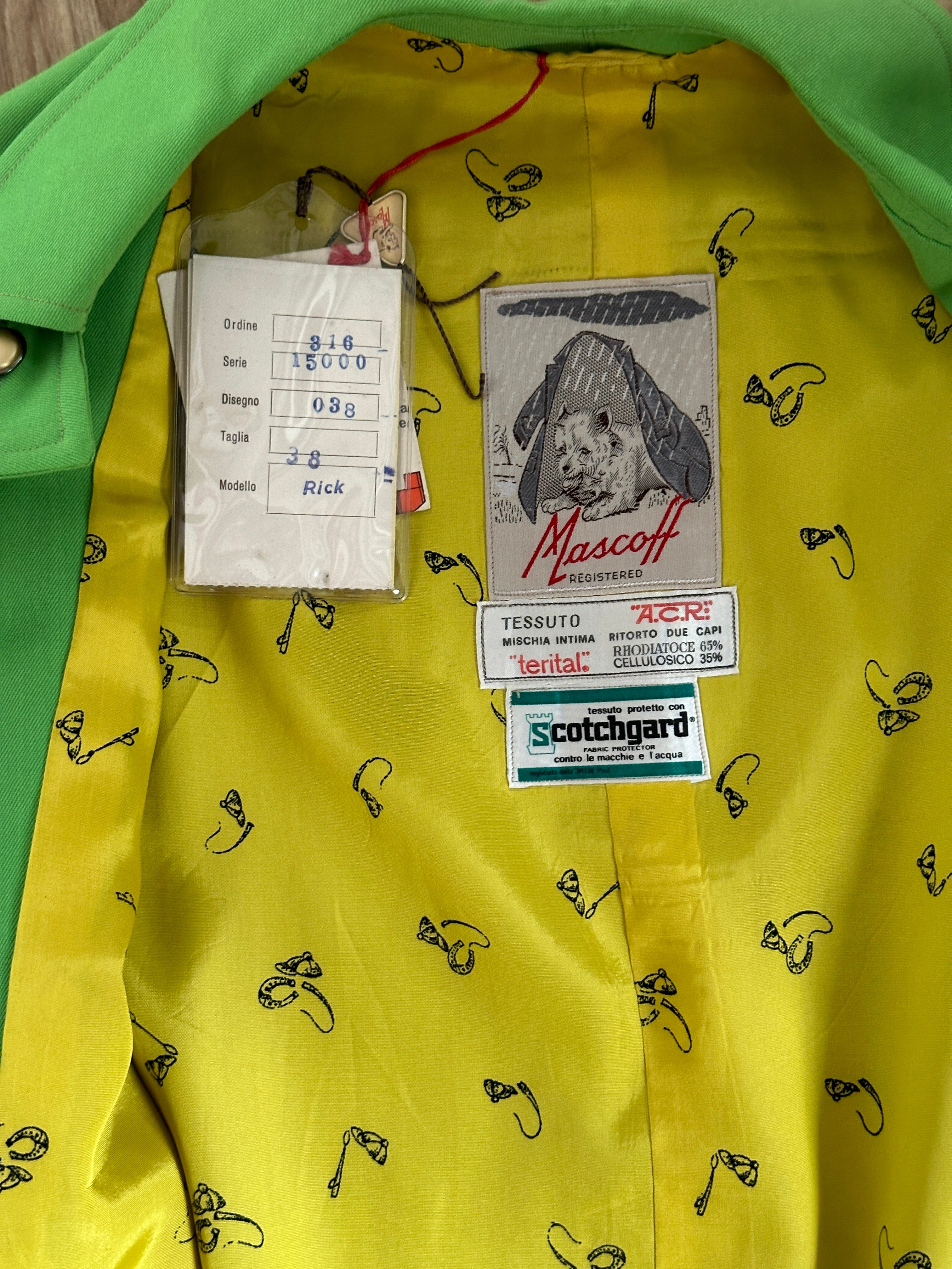 Twins apple trench