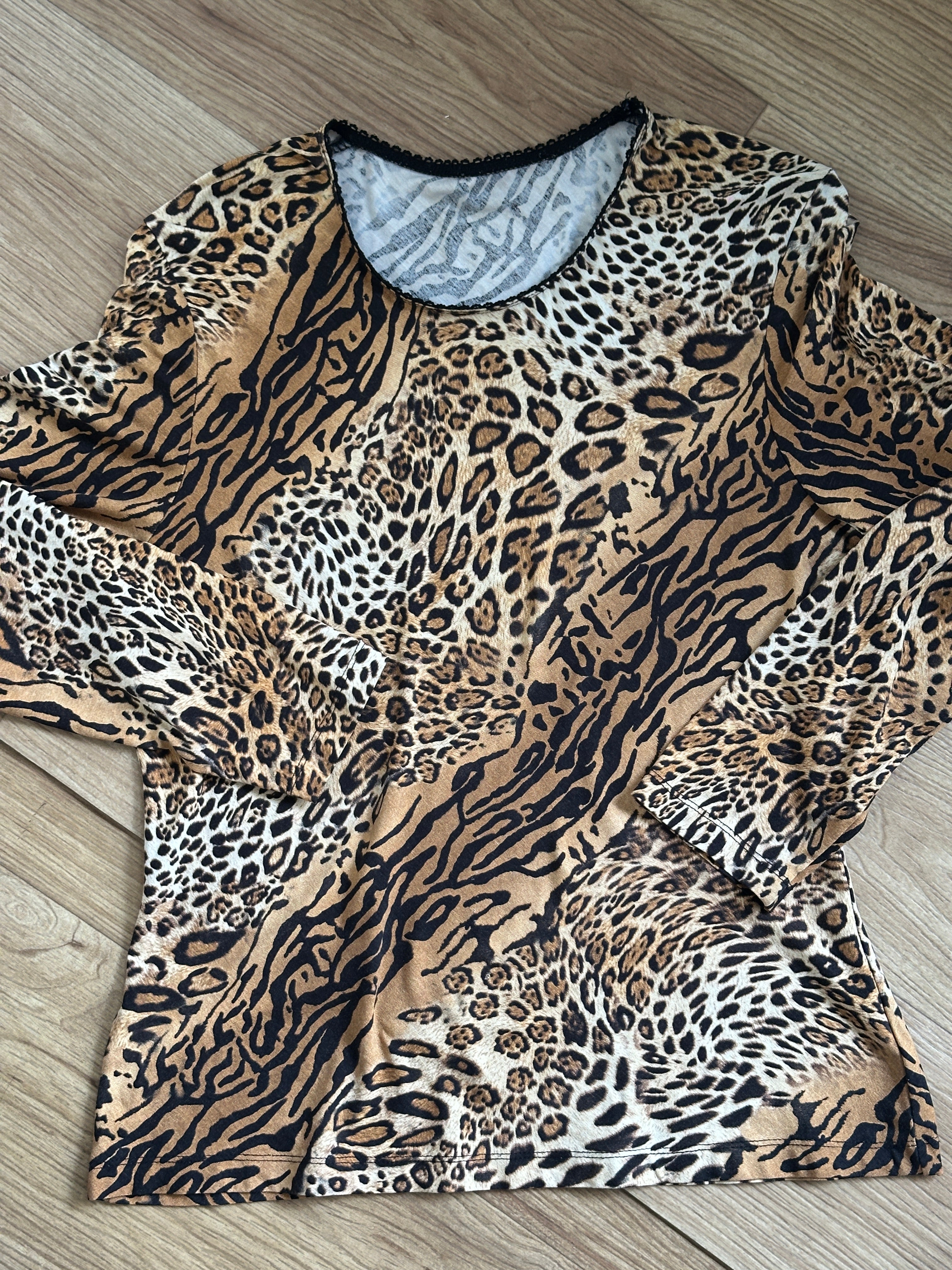 Roarrr top