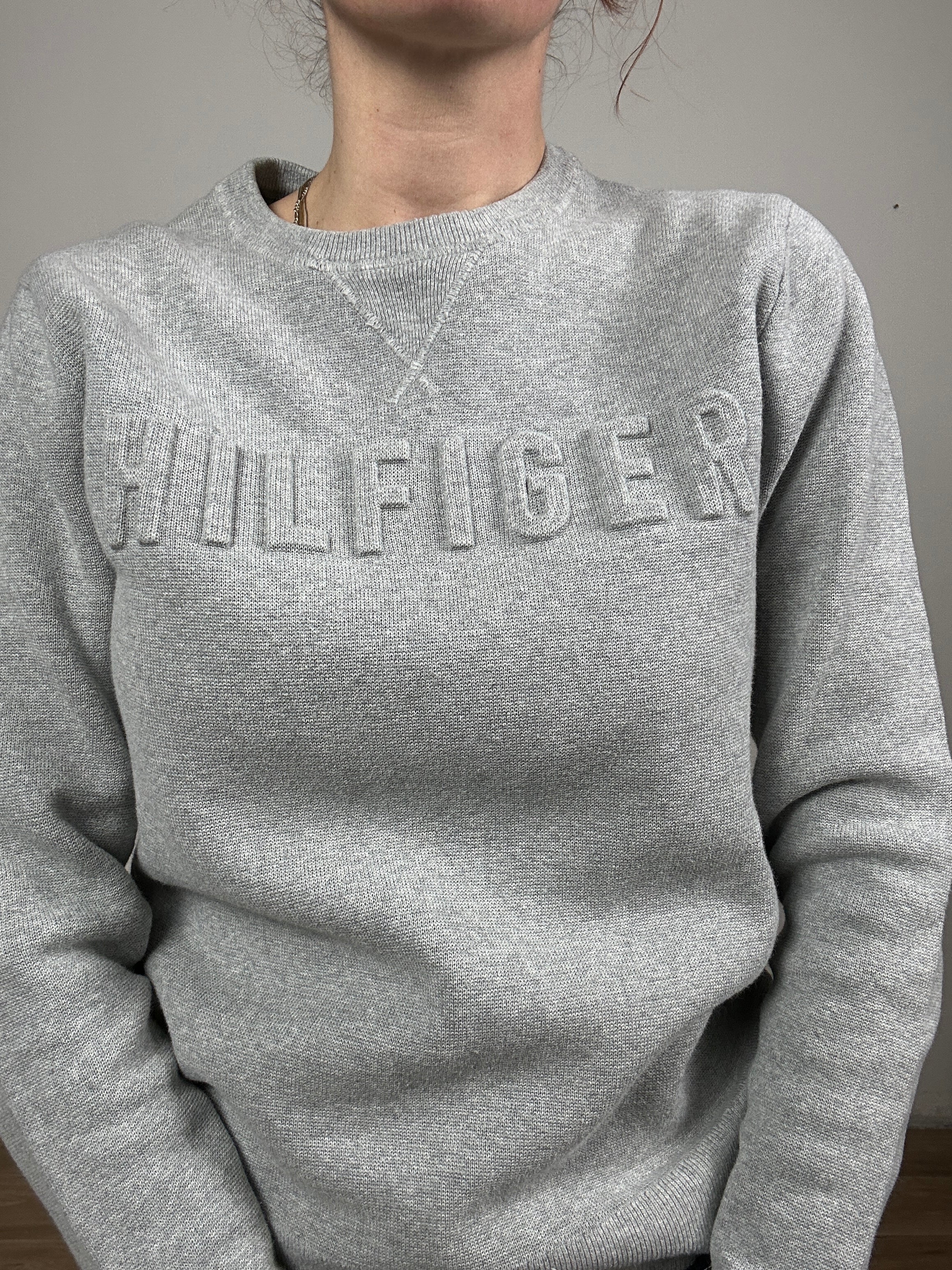 Tommy grey sweater