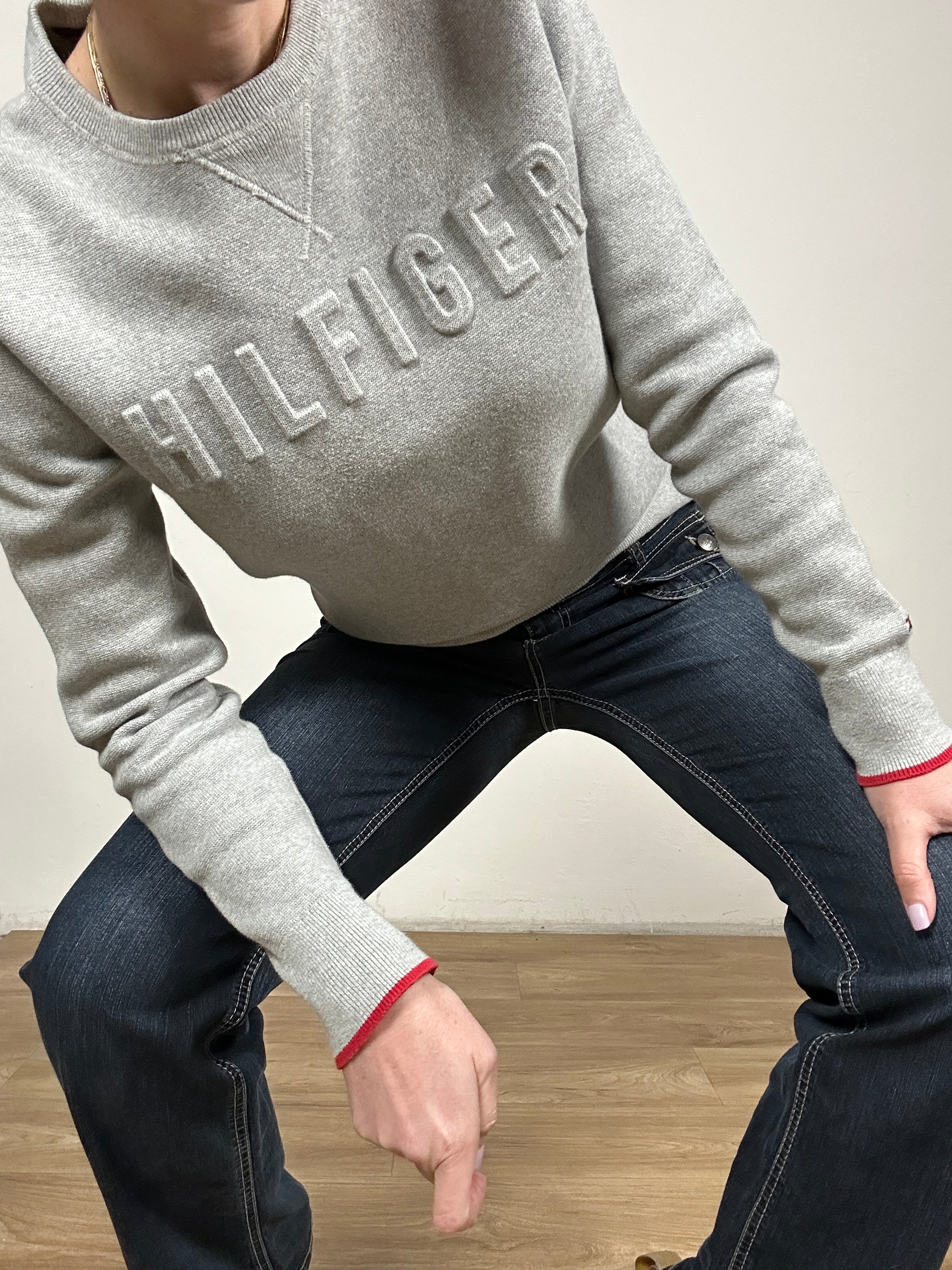 Tommy grey sweater