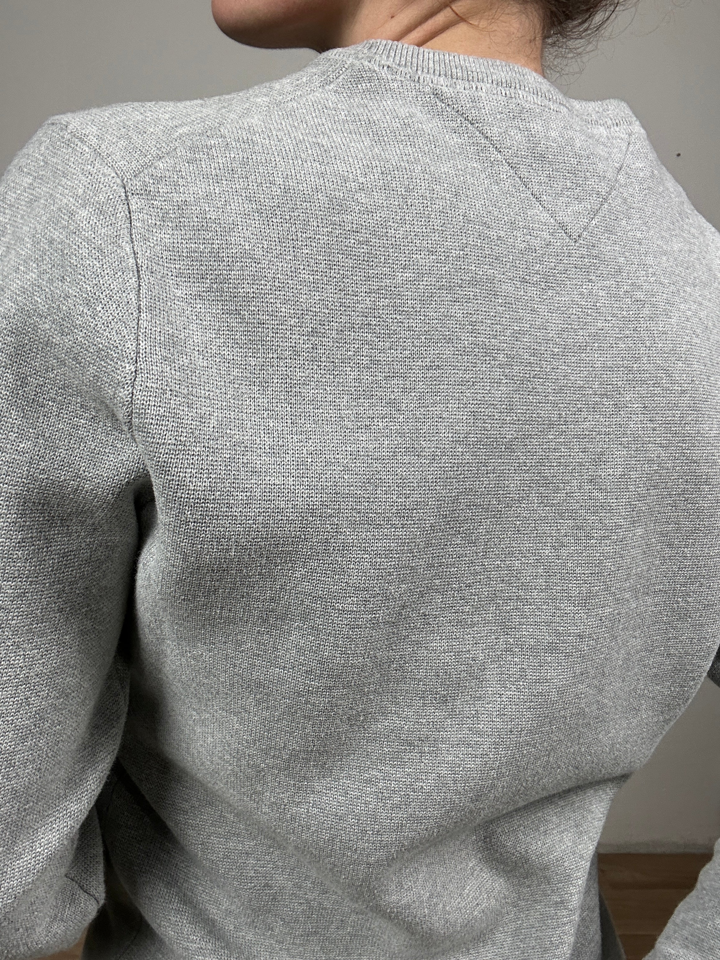 Tommy grey sweater