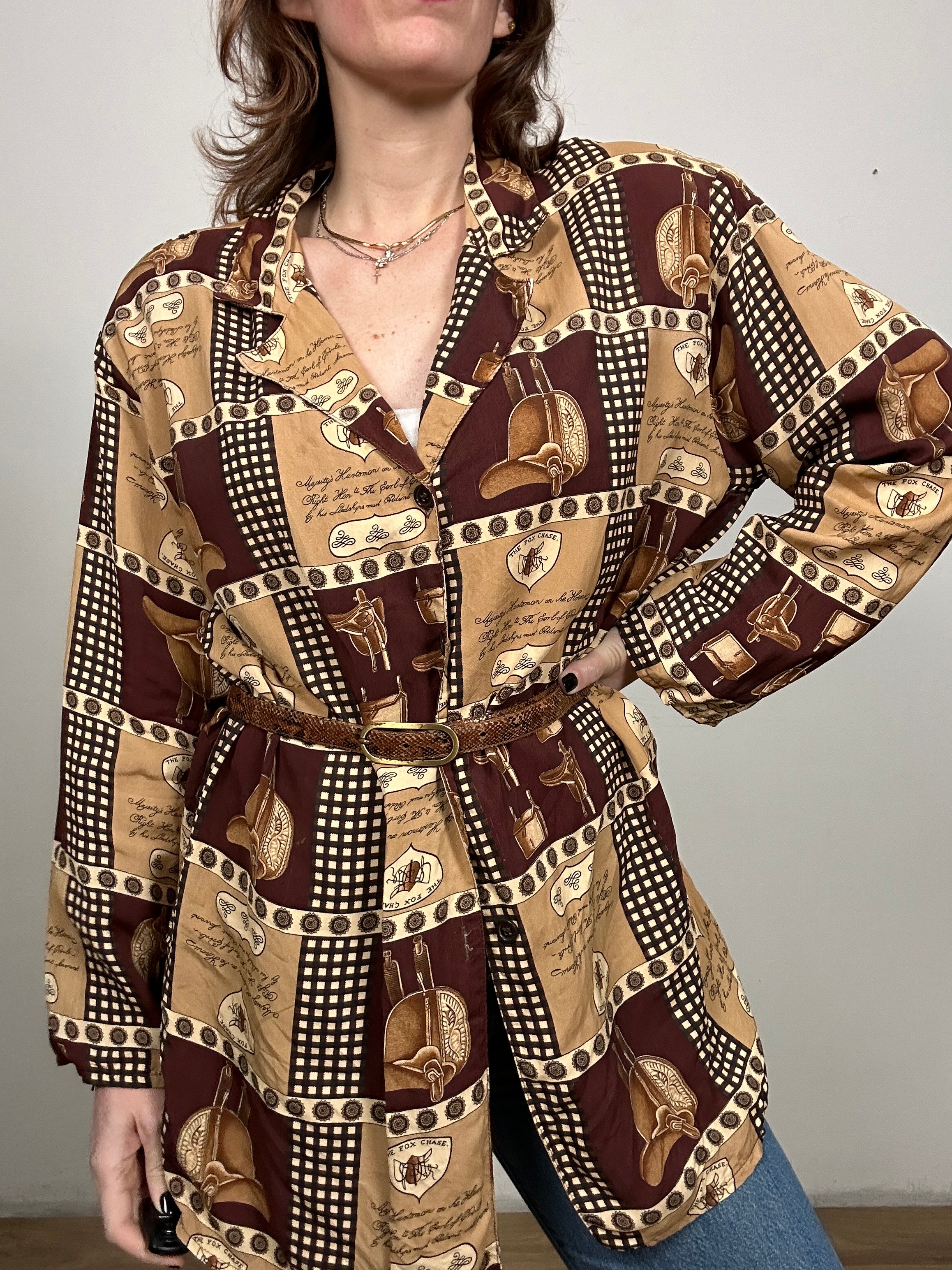 The brown foulard blusa