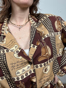 The brown foulard blusa