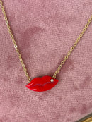 Kiss me necklace gold