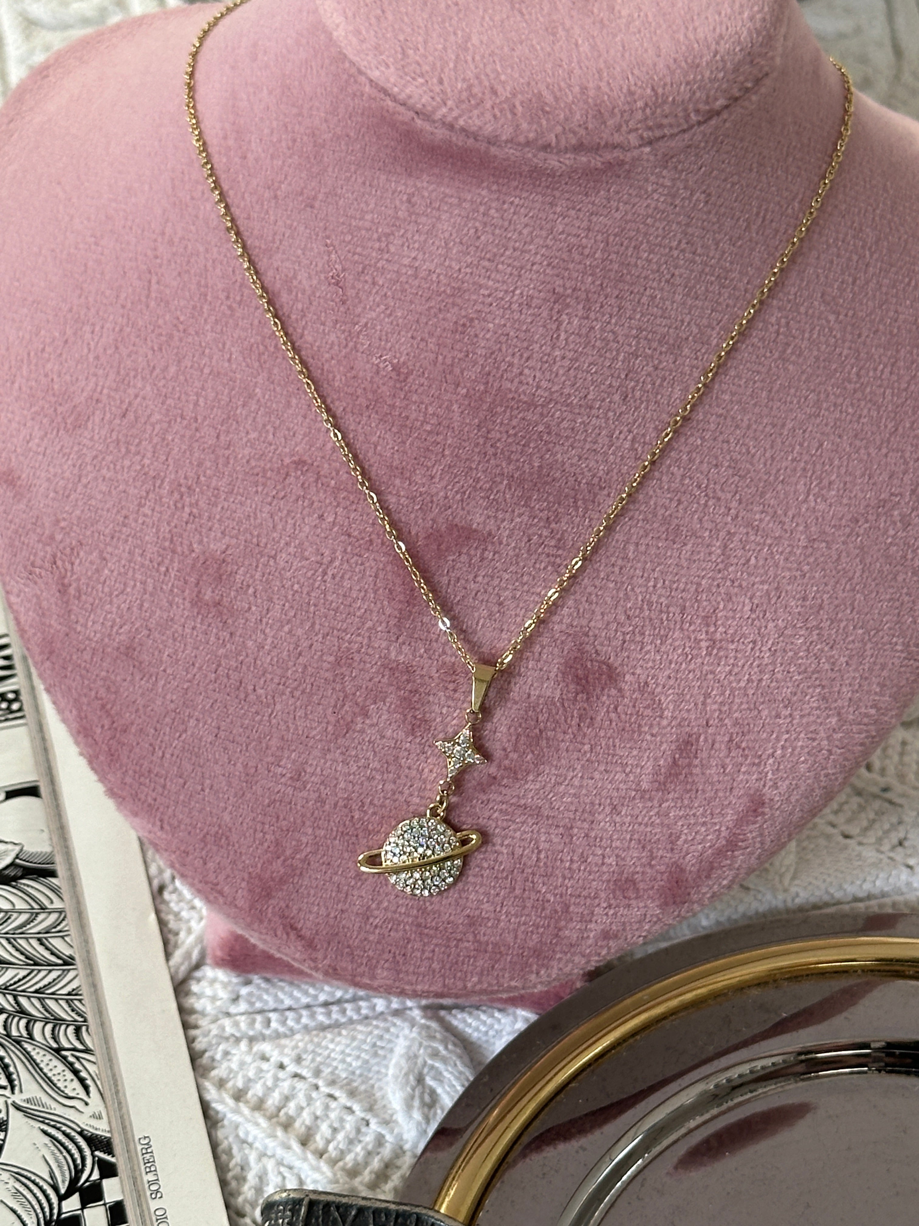 White Saturn necklace gold