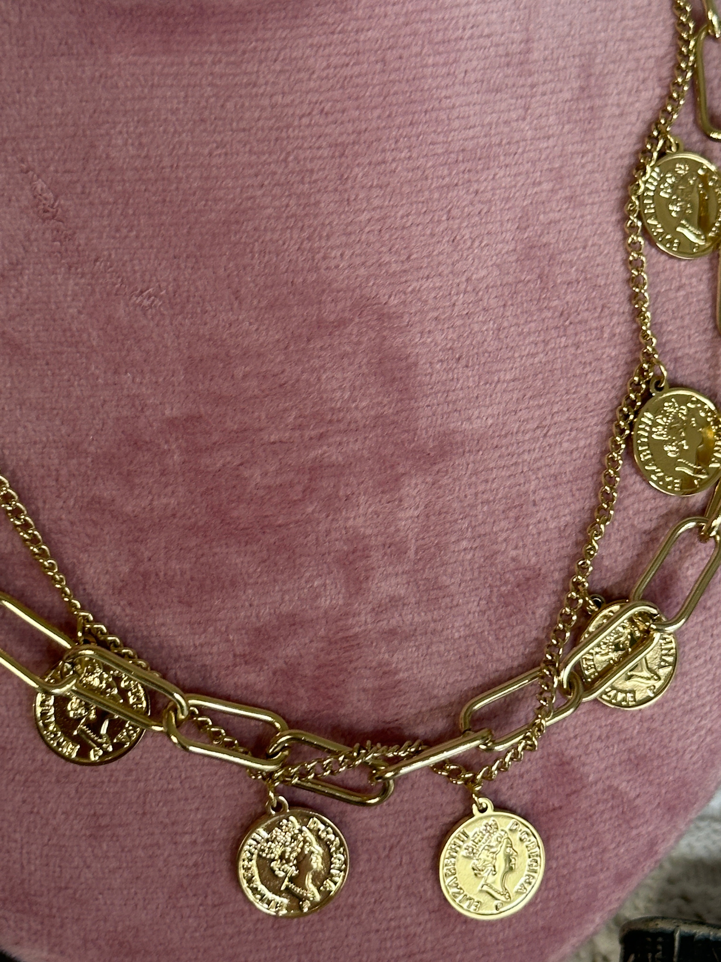 Rich necklace gold