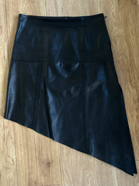 Completo Asimetrico Leather