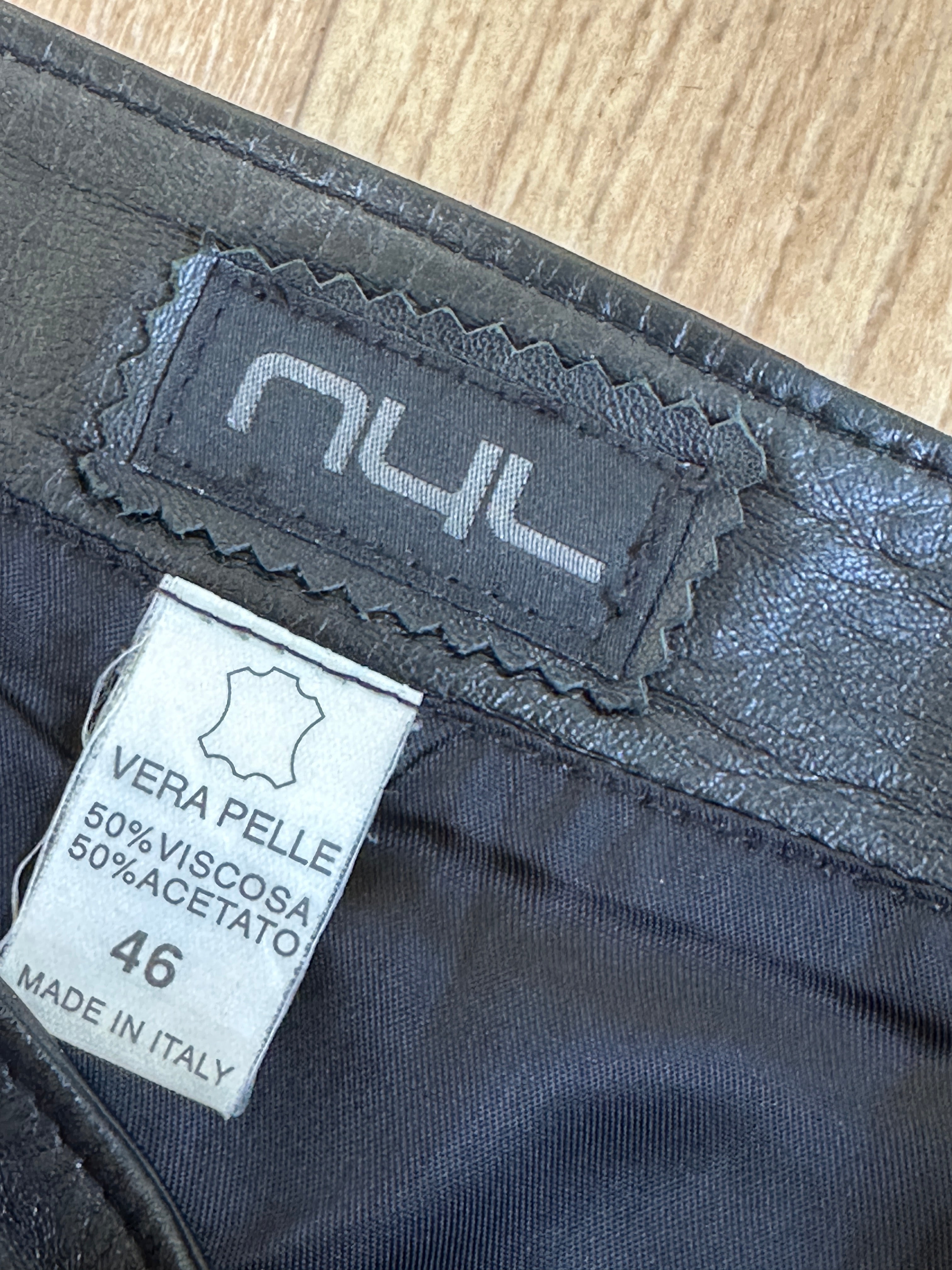 Completo Asimetrico Leather