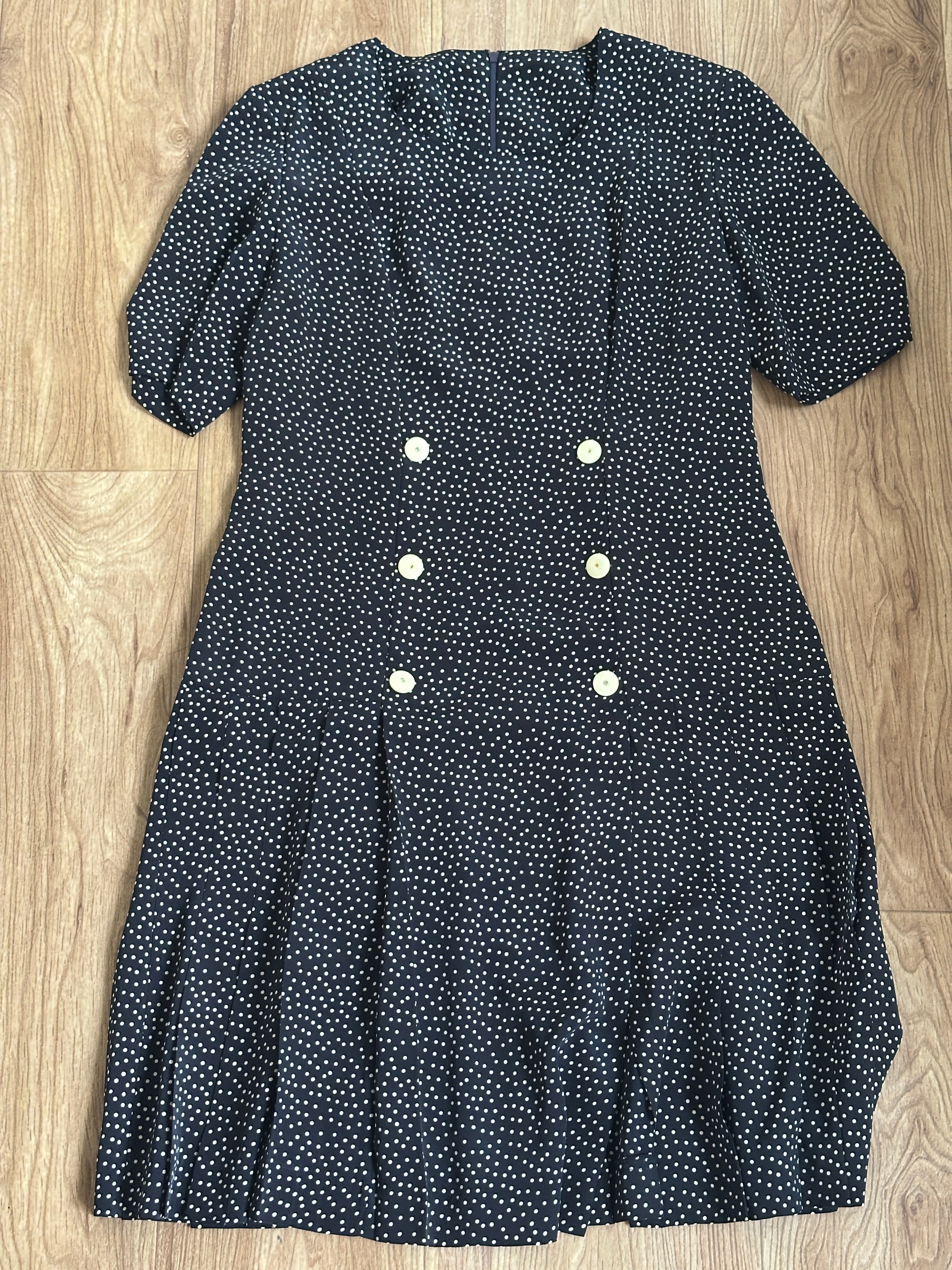 Messy pois dress