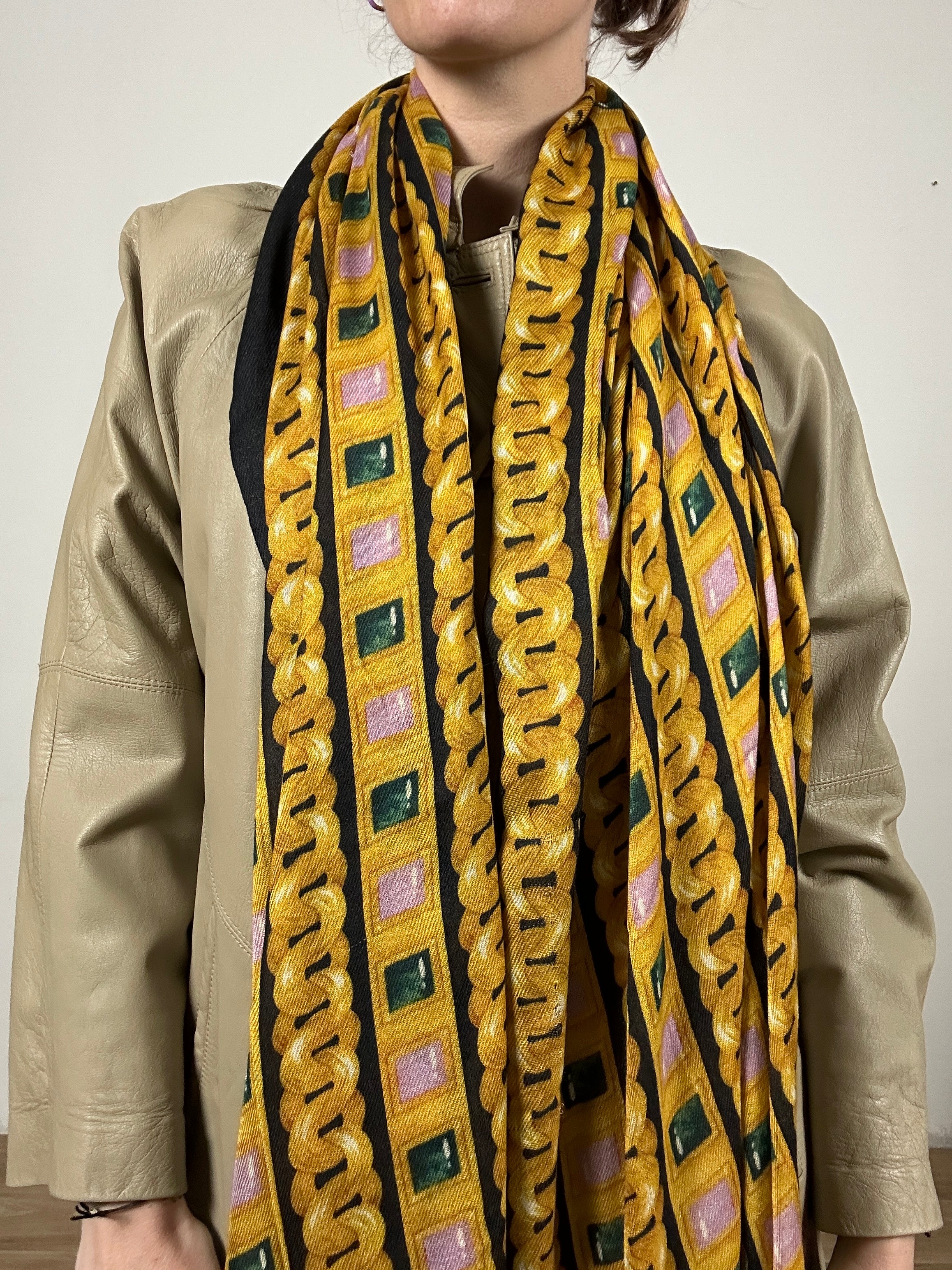 Chain scarf