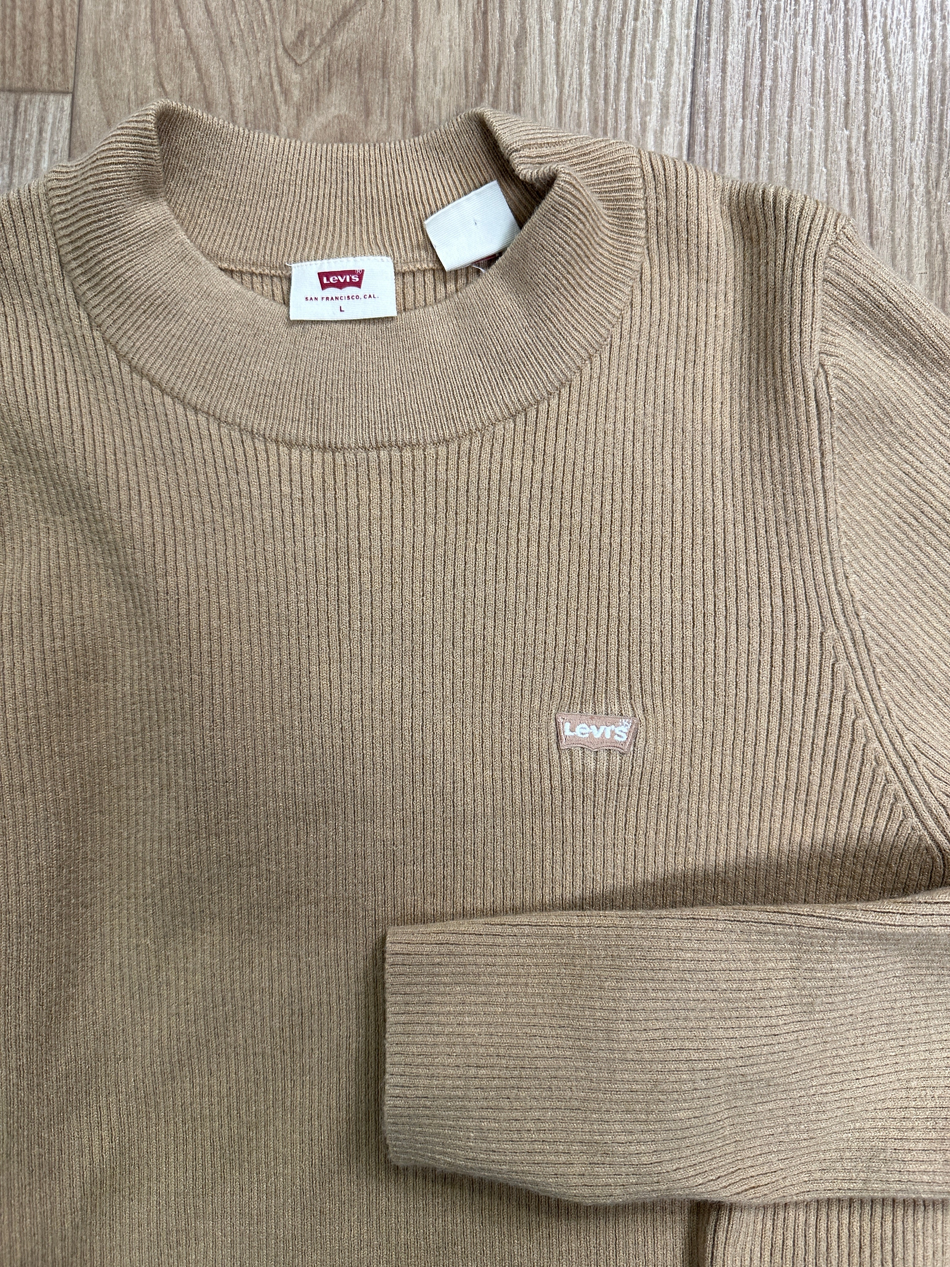 Levi’s 90s sweater