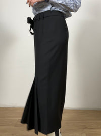 Black longuette skirt