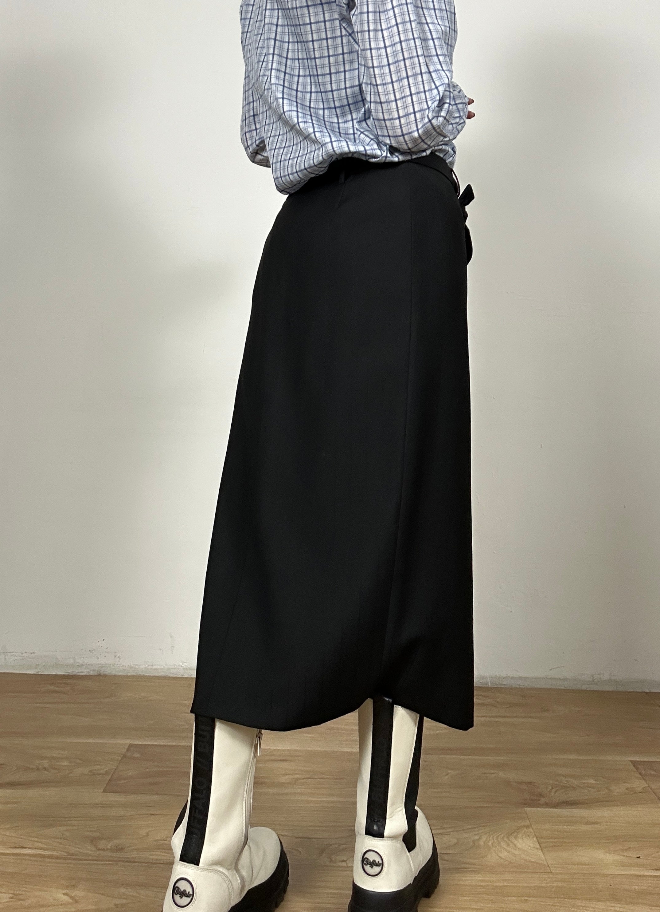 Black longuette skirt