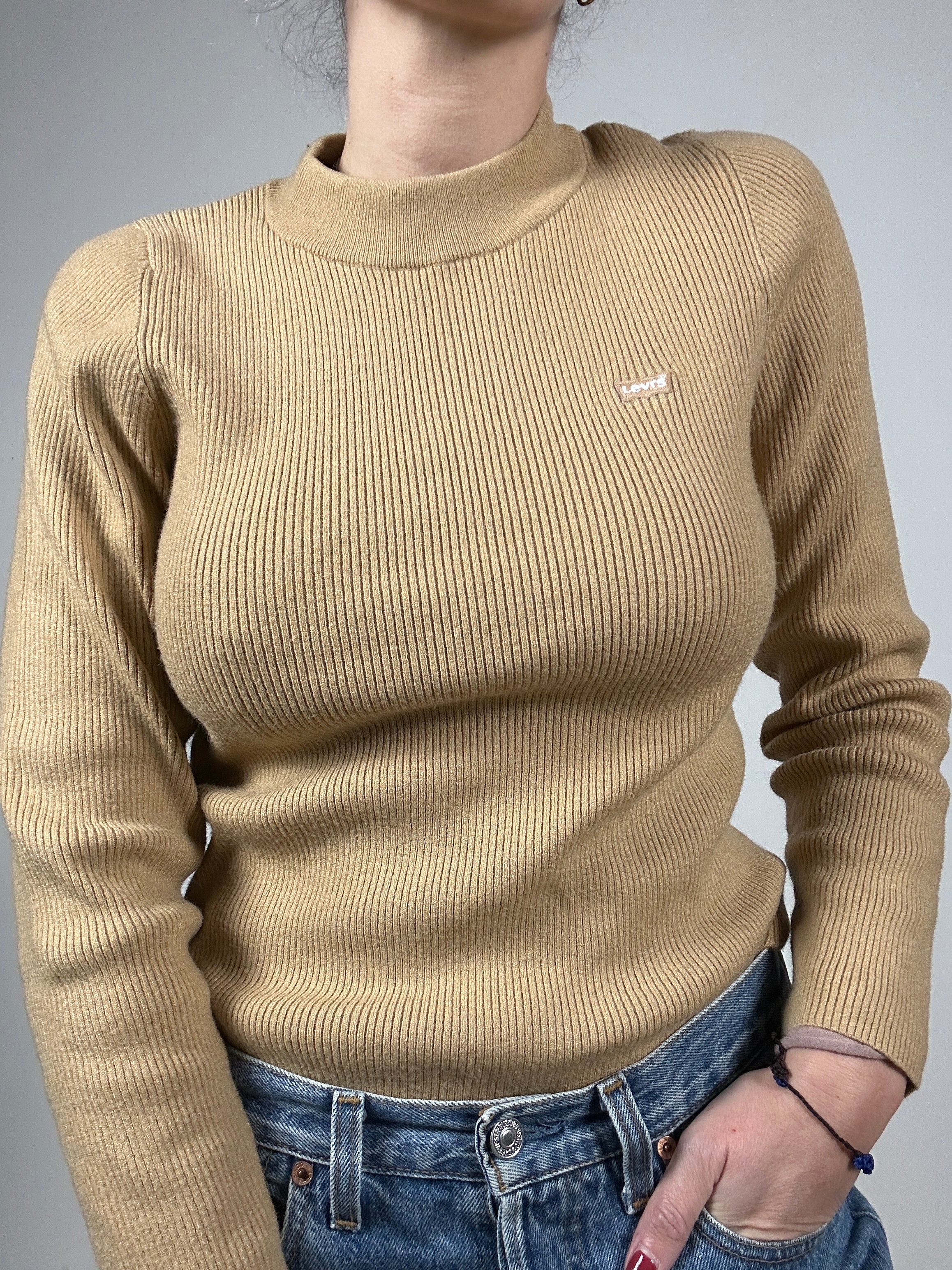 Levi’s 90s sweater