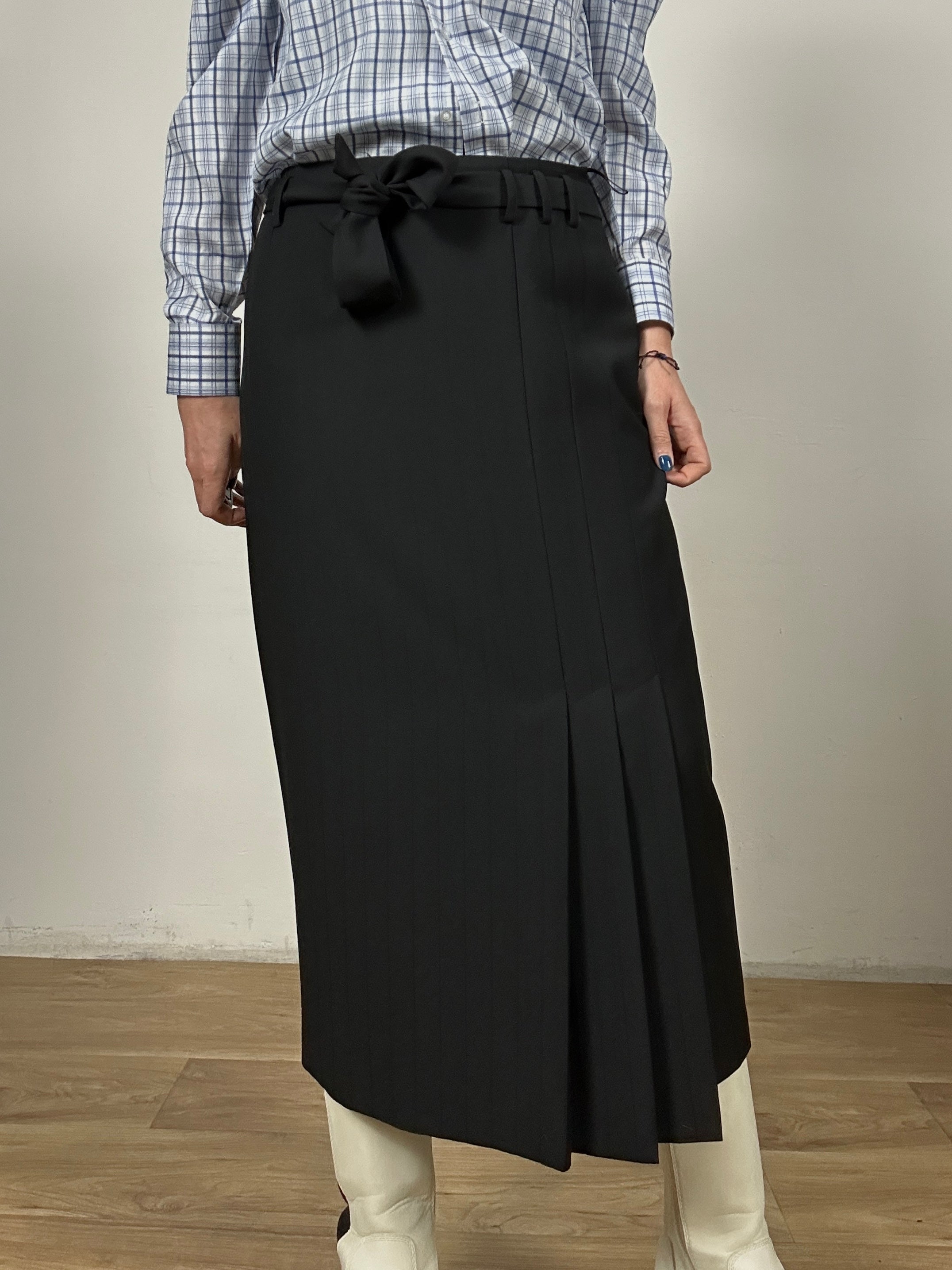 Black longuette skirt